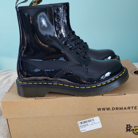 Dr. Martens Black Patent Leather Lace-Up Ankle Boots Women's Size 6 Brand New - Picture 6 of 16